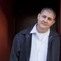 Retrato de Adam Johnson