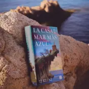 Portada La casa en el mar más azul 0